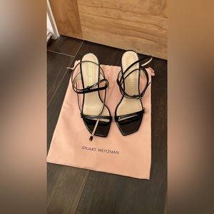 Stuart weitzman NWOB Ellsie wrap around heels